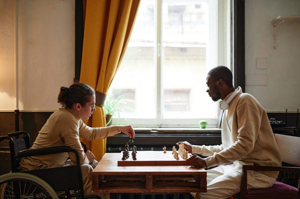 Friends playing in chess e1698161837628.jpg